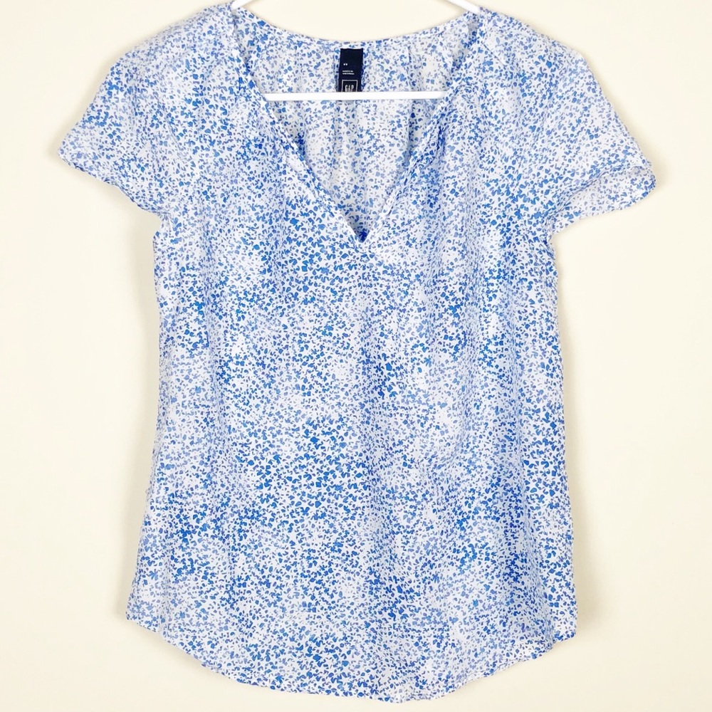 NWOT Gap Blue & White Stars Silk V Neck top